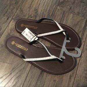 Aeropostale flip flop sandals size 10 new with tag
